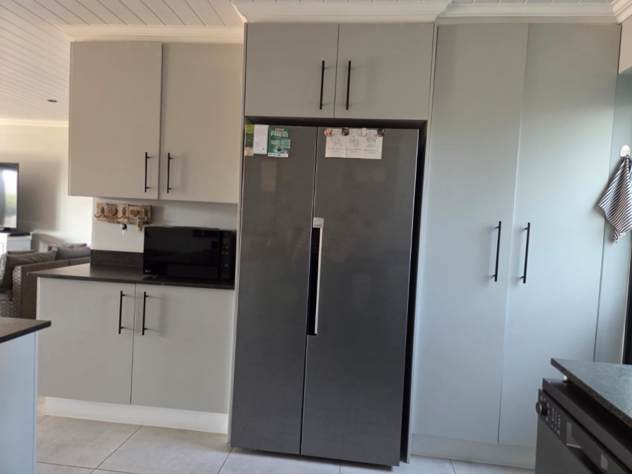 4 Bedroom Property for Sale in Hartenbos Heuwels Western Cape